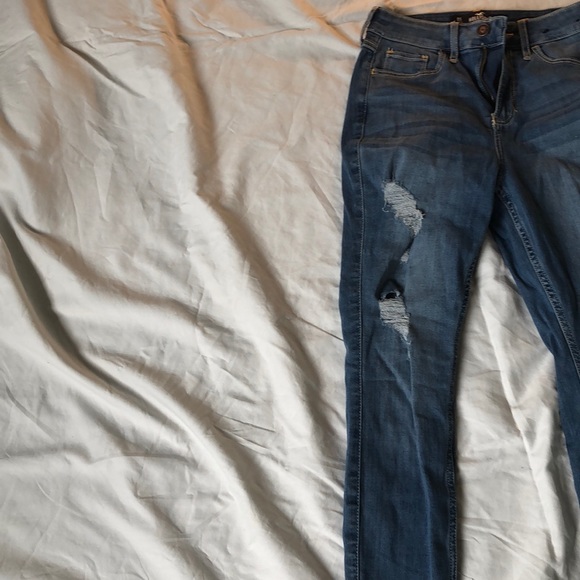 Hollister Blue Jeans waist: 24 length: 28 - Picture 2 of 5